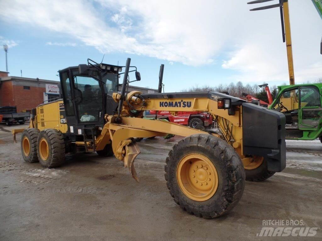 Komatsu GD675-5 Dozere Beltegående