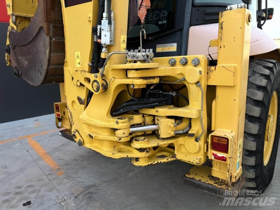 Komatsu WB93S-5E0 Traktorgravere