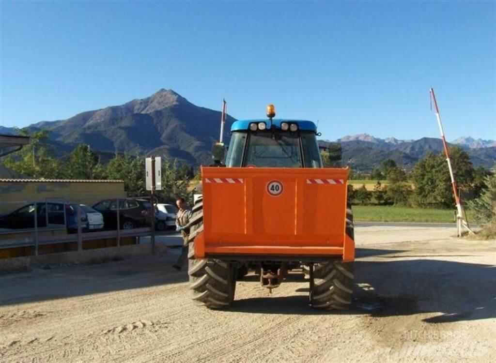 Landini LEGEND 135 Snøploger- og skjær