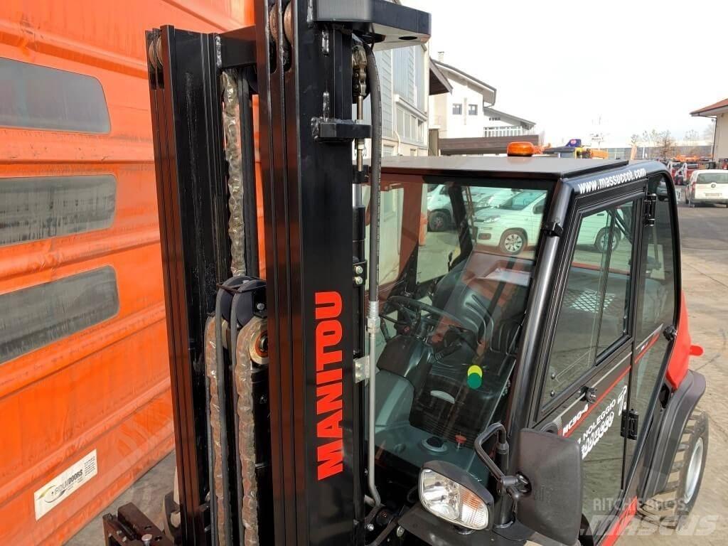 Manitou MC30-4 DK 4X4 Terrenggående gaffeltruck