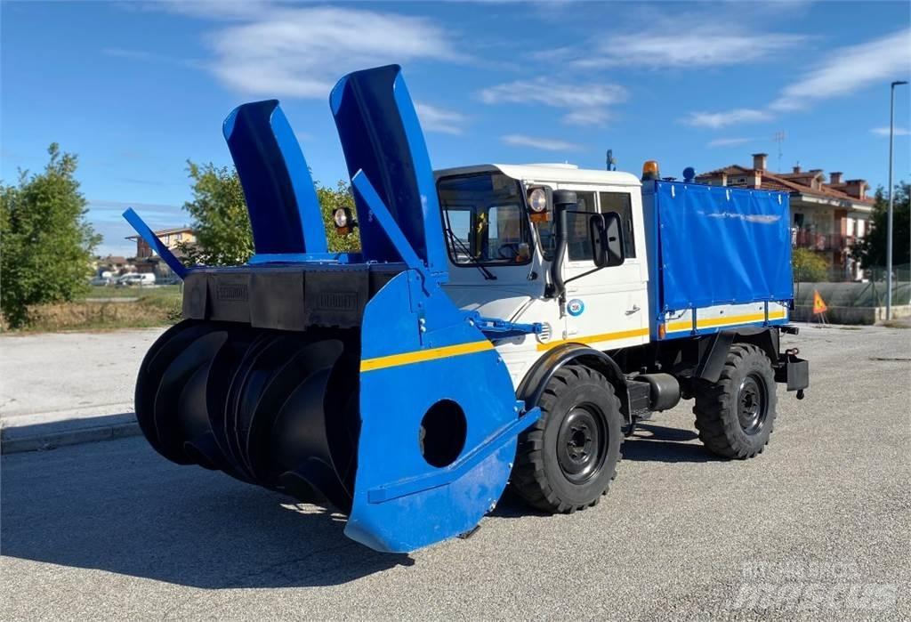 Mercedes-Benz UNIMOG Snøploger- og skjær