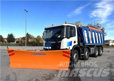 Scania P500 XT 8X4 Snøploger- og skjær