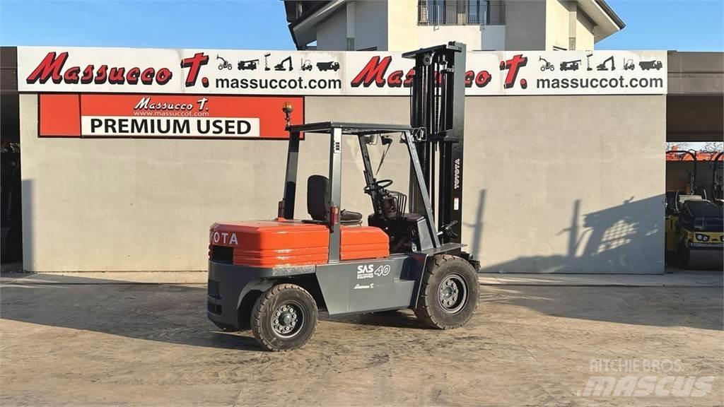 Toyota 02-5FD40 Diesel Trucker
