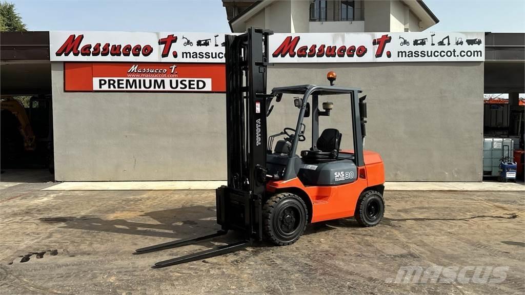 Toyota 02-7FD30 Diesel Trucker