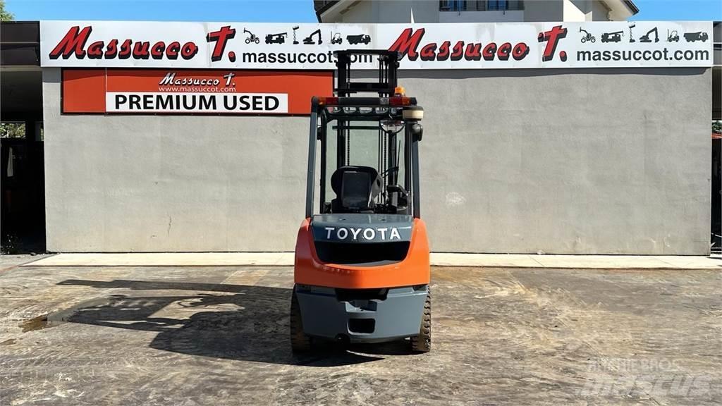 Toyota 02-8FDF30 Diesel Trucker