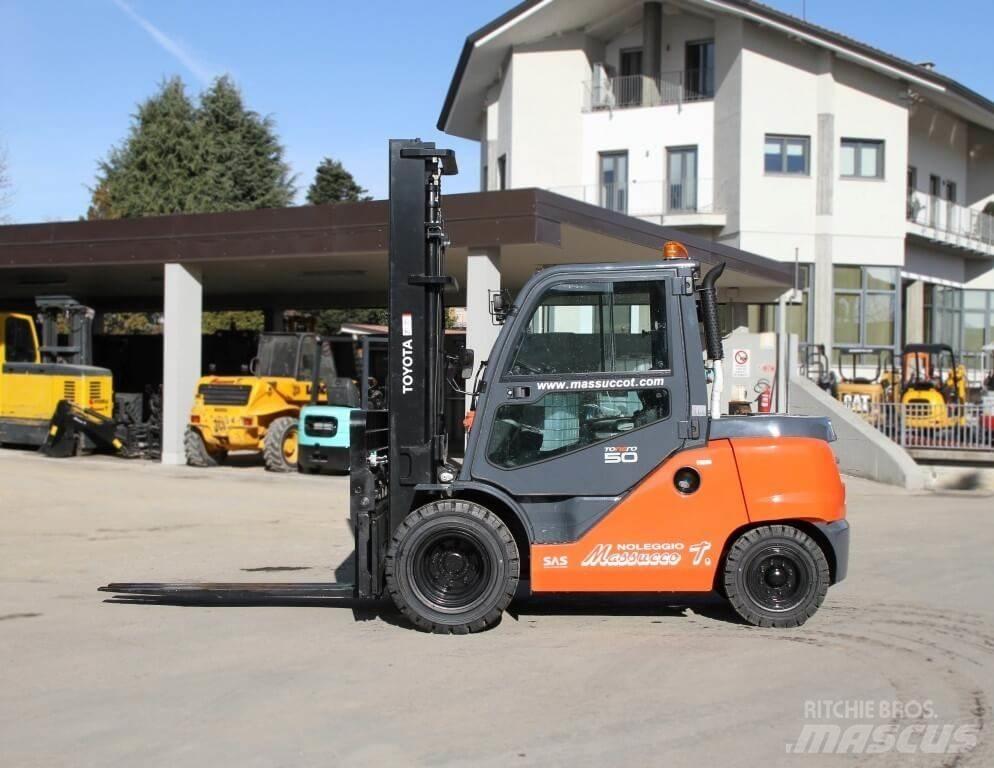 Toyota 40-8FD45N Diesel Trucker