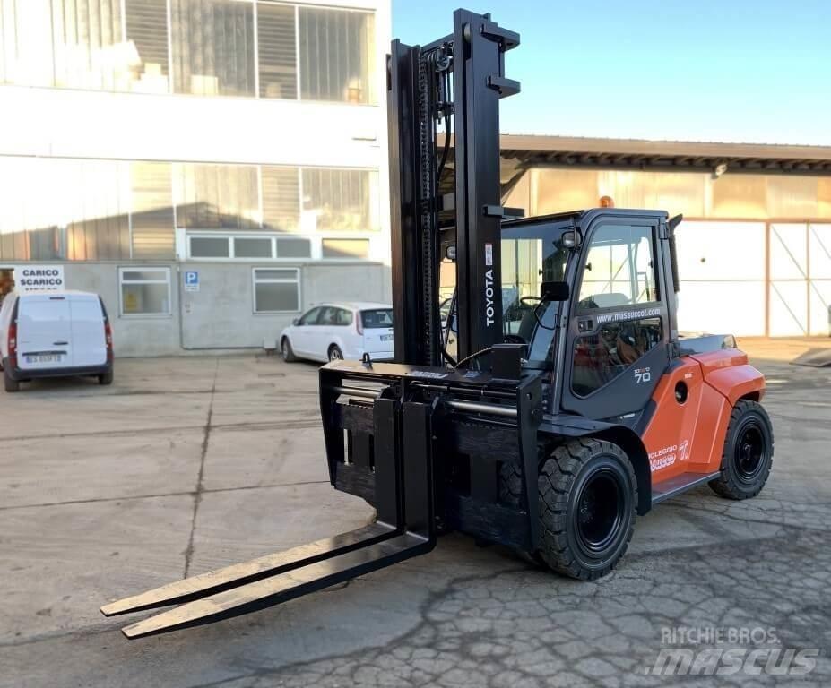 Toyota 40-8FD70N Diesel Trucker
