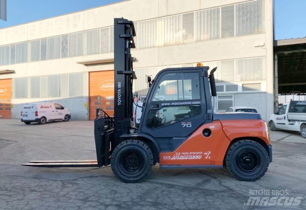 Toyota 40-8FD70N Diesel Trucker