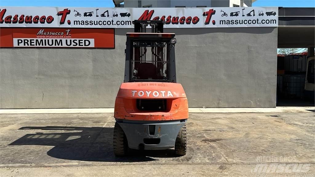 Toyota 42-7FDA50 Diesel Trucker