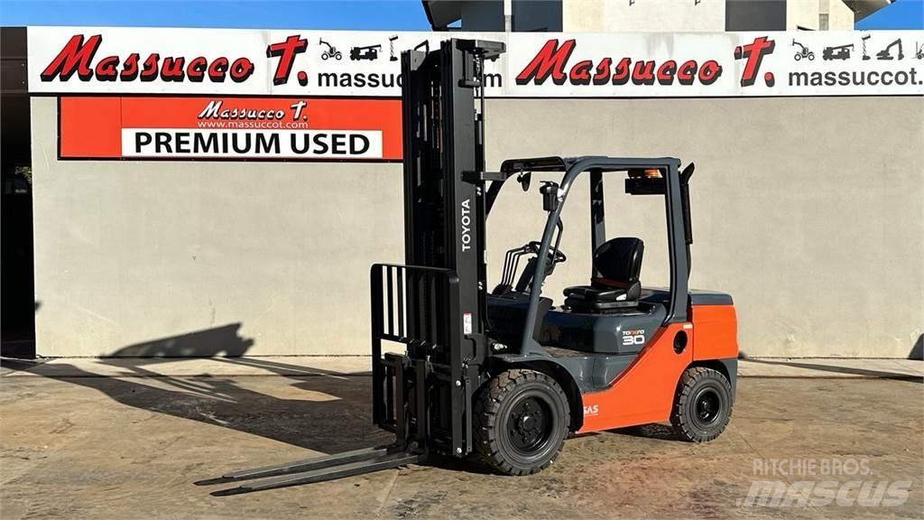 Toyota 52-8FDF30 Diesel Trucker