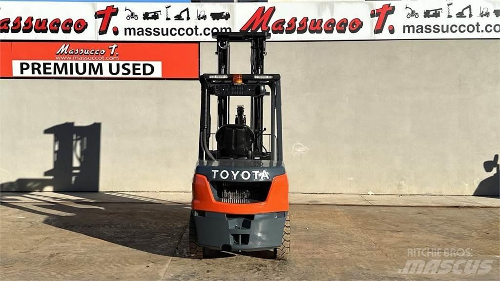 Toyota 52-8FDF30 Diesel Trucker