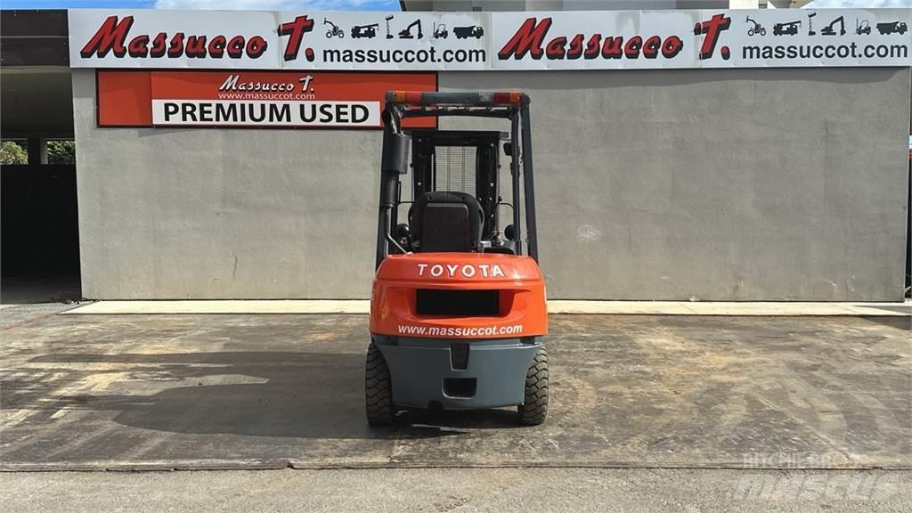 Toyota 62-7FDF25 Diesel Trucker