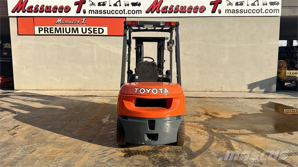 Toyota 62—7FDF25 Diesel Trucker