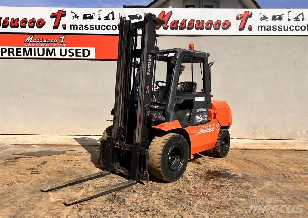 Toyota 7FD 40 Diesel Trucker