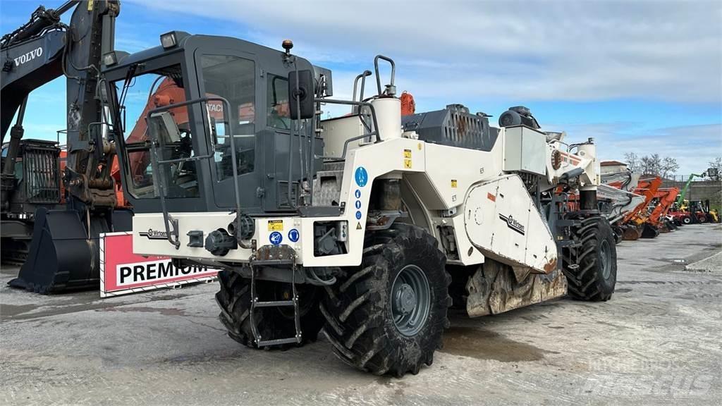Wirtgen WR2000 Andre lastebiler