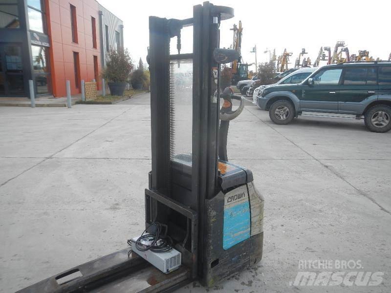 Crown ES 4000 Lavtløftende truck
