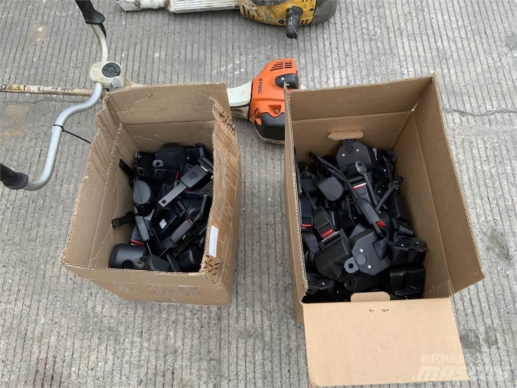  2 Boxes Of Seat Belts Landbruk - Annet