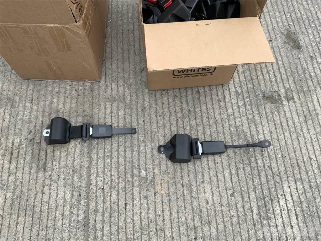  2 Boxes Of Seat Belts Landbruk - Annet