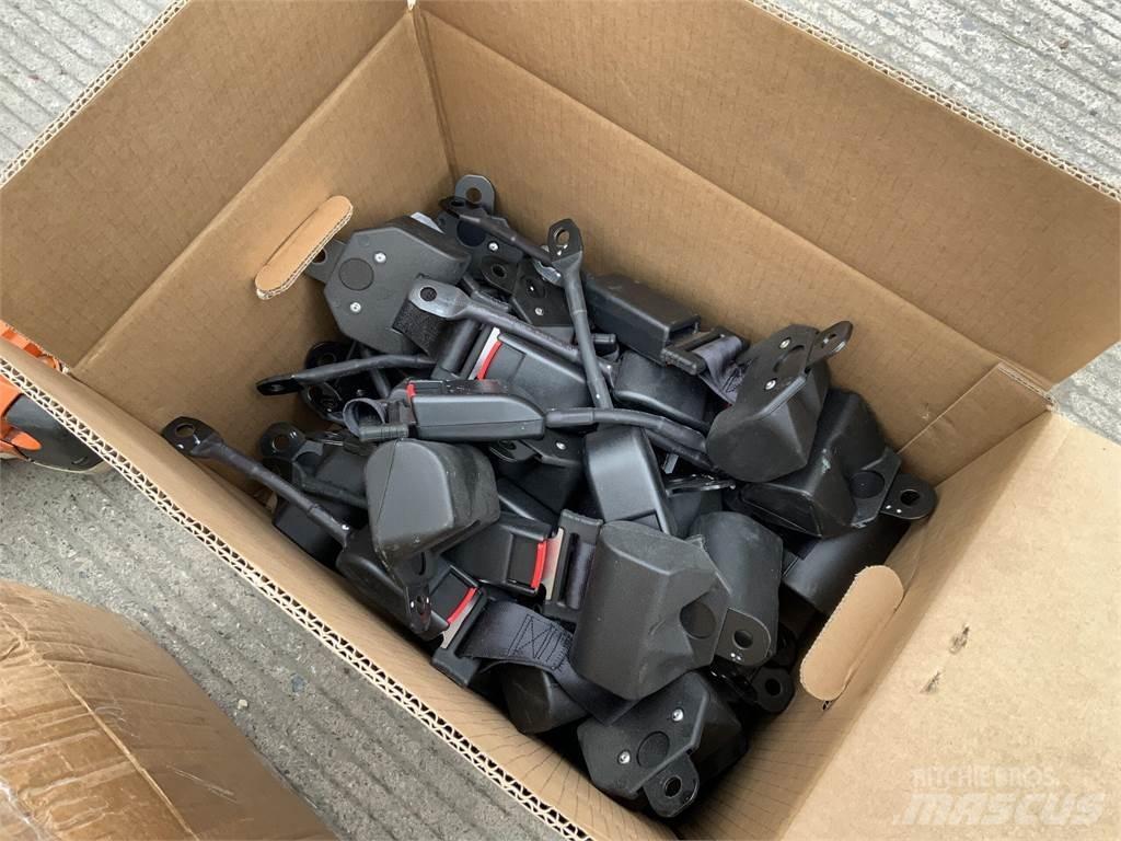  2 Boxes Of Seat Belts Landbruk - Annet
