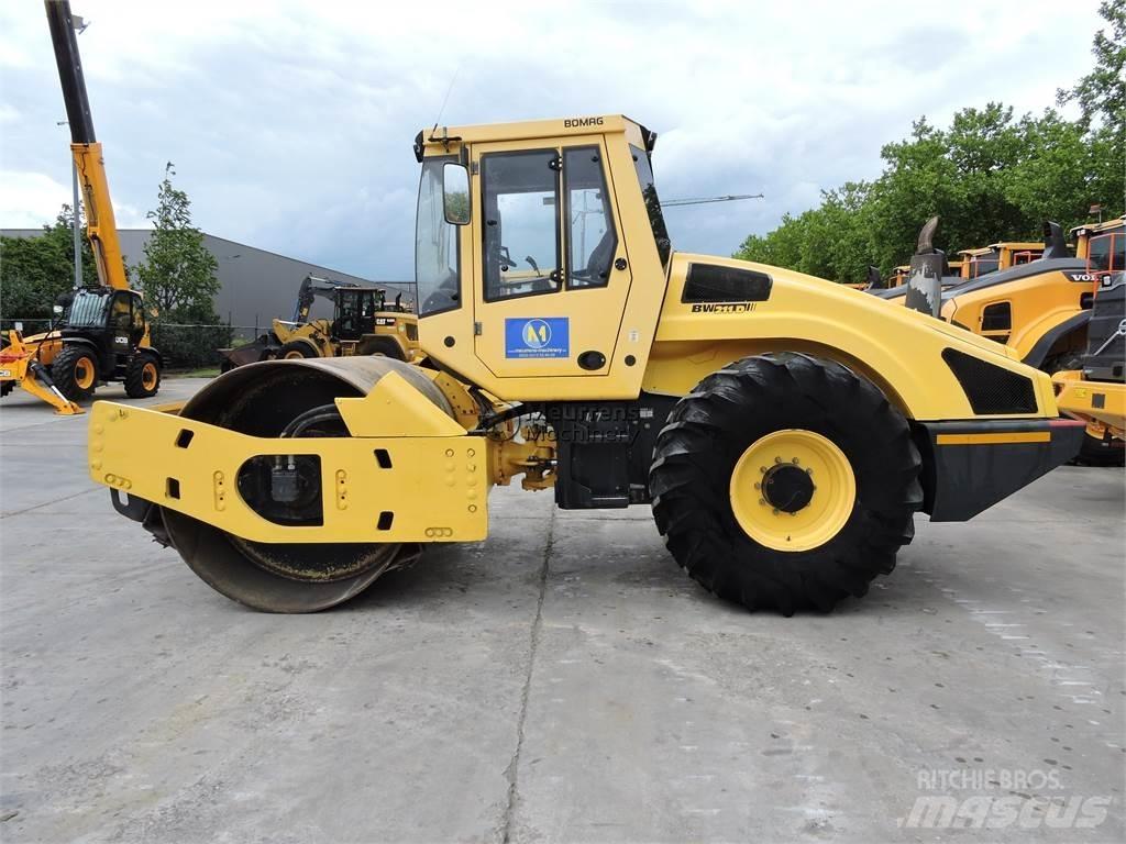 Bomag BW211D-4 GERMAN Andre Valser