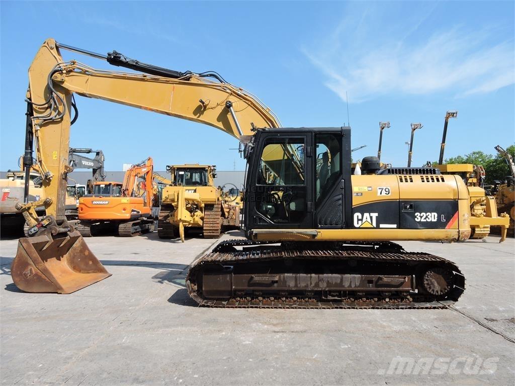 CAT 323D Beltegraver
