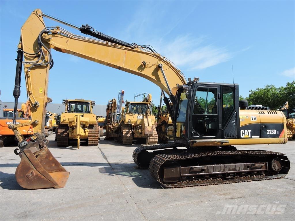 CAT 323D Beltegraver