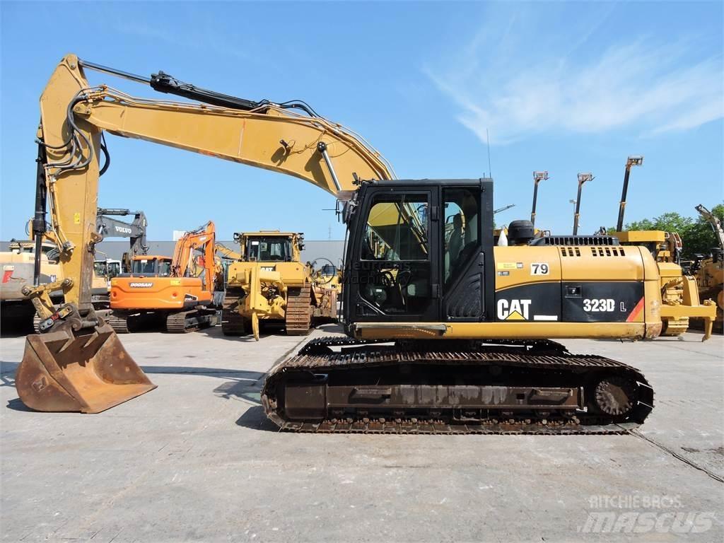 CAT 323D Beltegraver