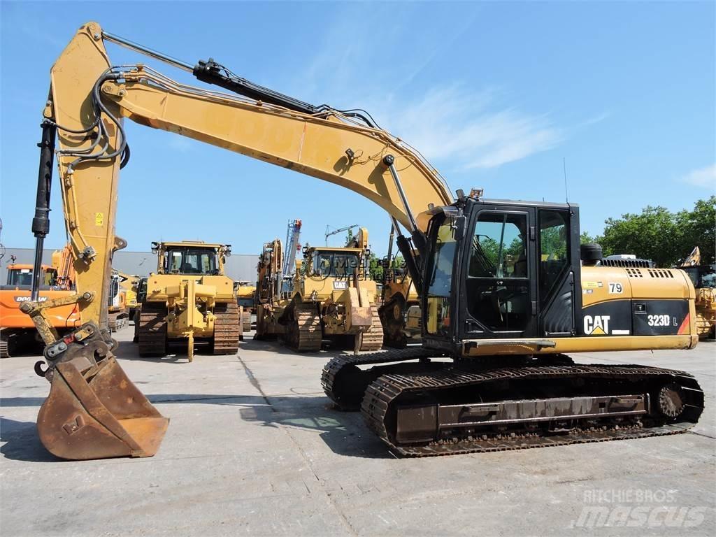 CAT 323D Beltegraver