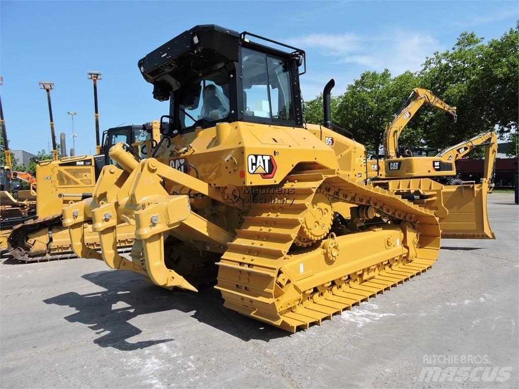 CAT D5 Bulldosere