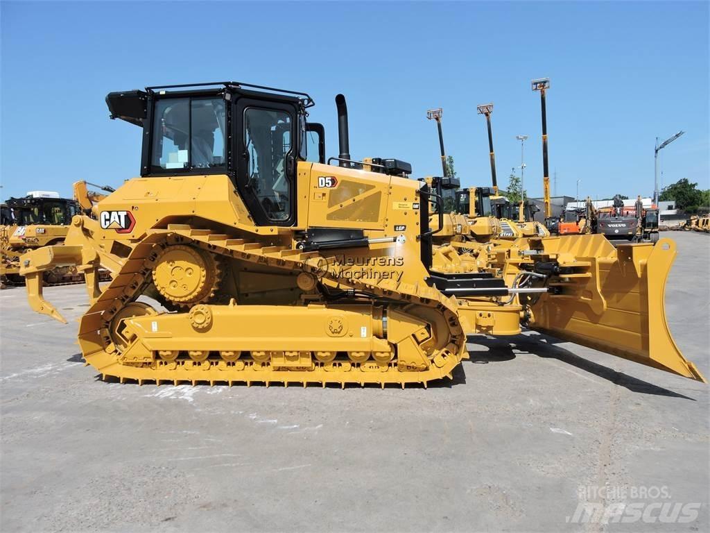 CAT D5 Bulldosere