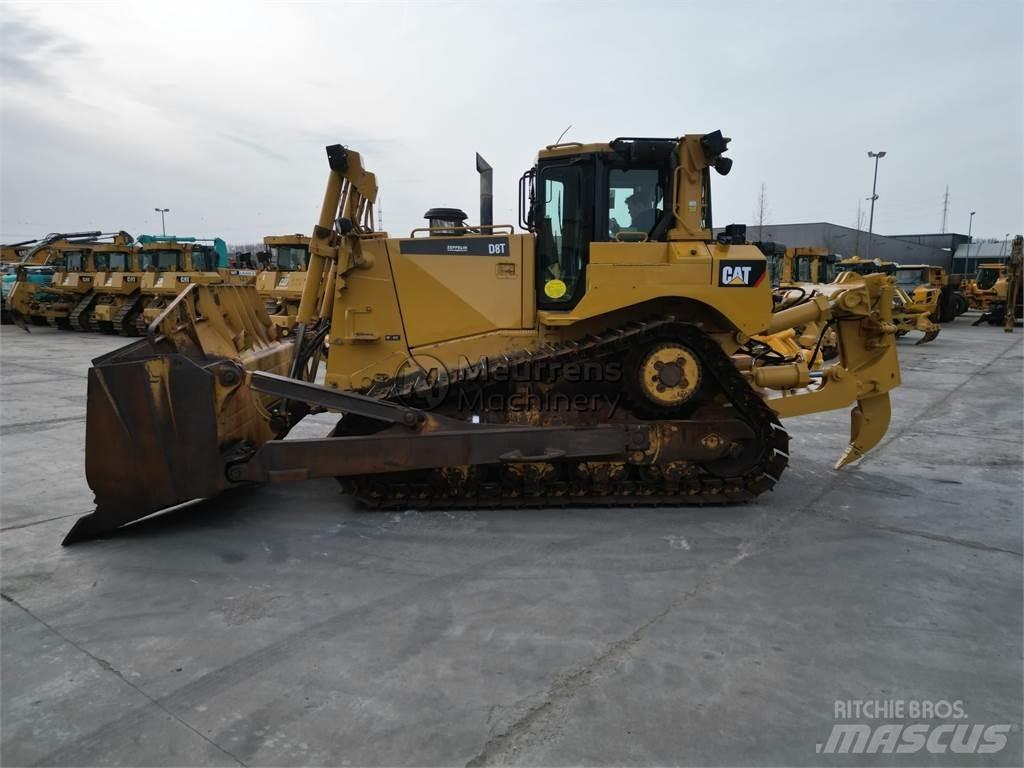 CAT D8T Bulldosere