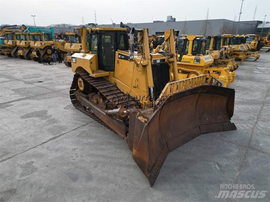 CAT D8T Bulldosere