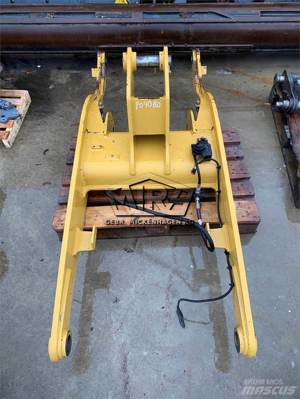 CAT 907 H Bommer og stikker