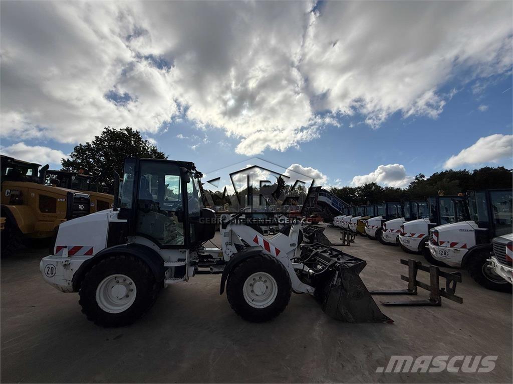 CAT 908M Hjullastere