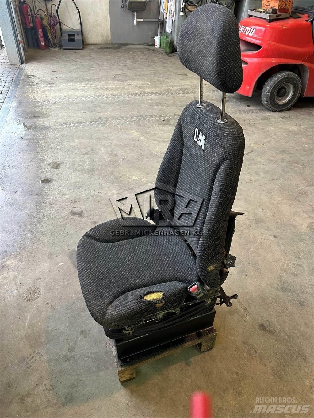 CAT 966 KXE / Sitz Førerhus og Interiør