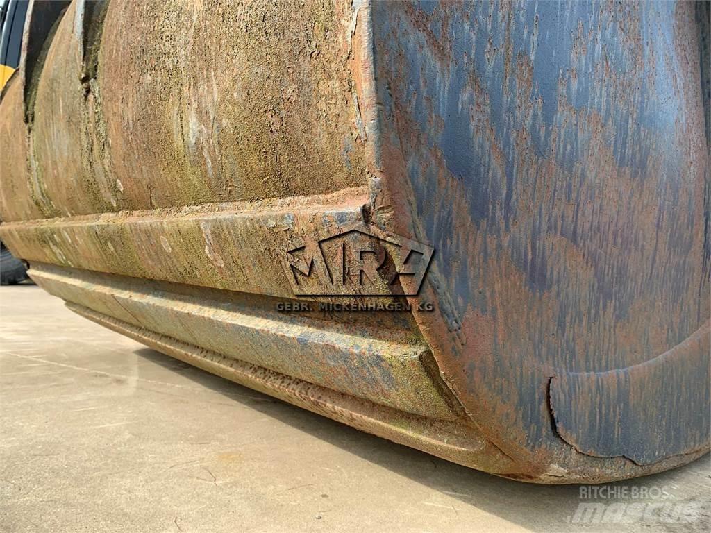 Komatsu 1800 mm Traktorgravere