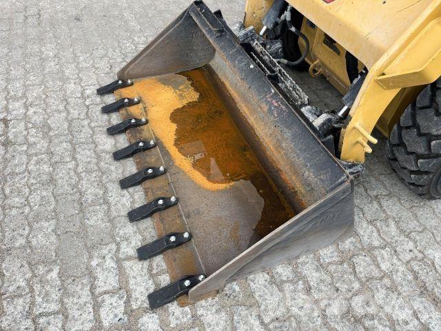 CAT 242D3 Anlegg - Annet