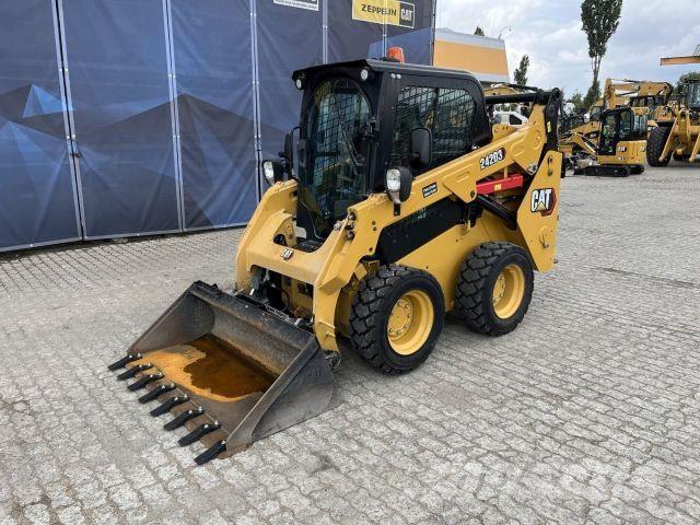 CAT 242D3 Anlegg - Annet