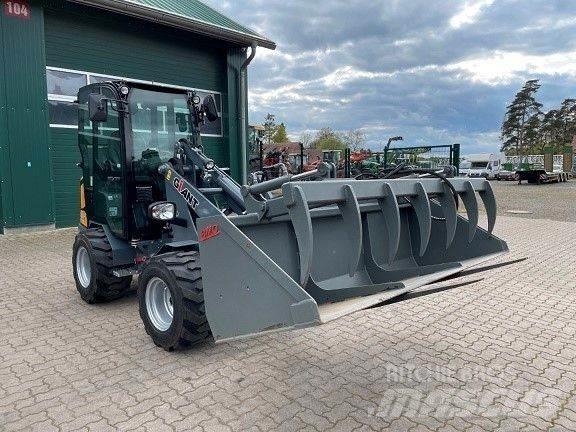 GiANT G2200 HD Frontlastere og graveredskap