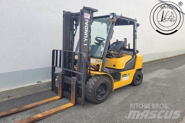 Hyundai 30L-7A Propan trucker