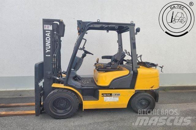 Hyundai 30L-7A Propan trucker