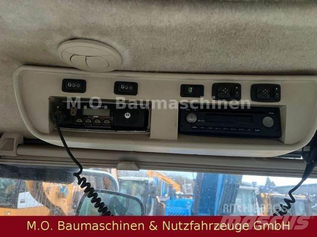 John Deere 8370 R Frontlastere og graveredskap