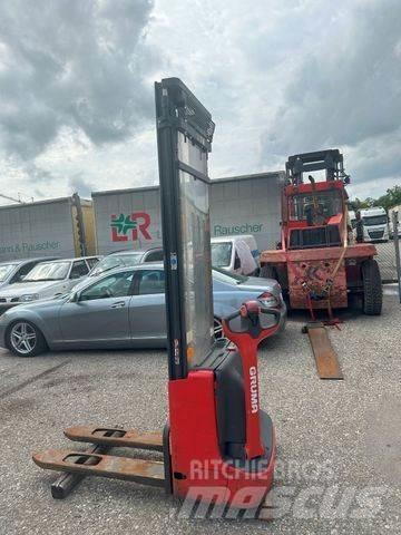 Linde L12 Høytløftende plukketruck