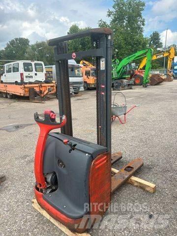 Linde L12 Høytløftende plukketruck