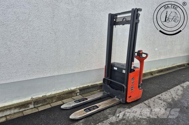 Linde L12 Høytløftende plukketruck