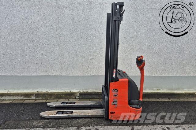 Linde L12 Høytløftende plukketruck