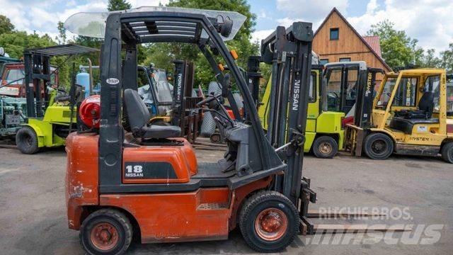 Nissan 18 Propan trucker