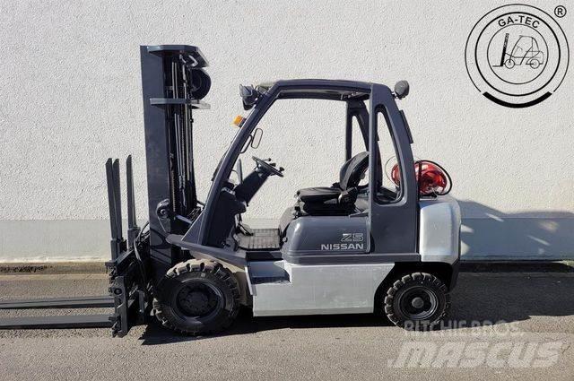 Nissan U1D2A25LQ Propan trucker