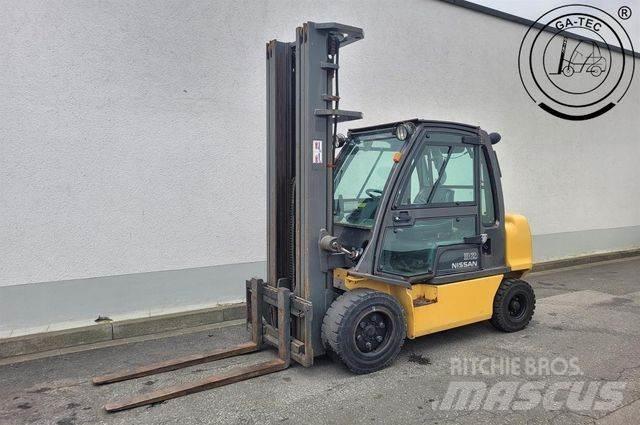 Nissan YG1D2A320 Diesel Trucker