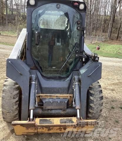 John Deere 318D Anlegg - Annet